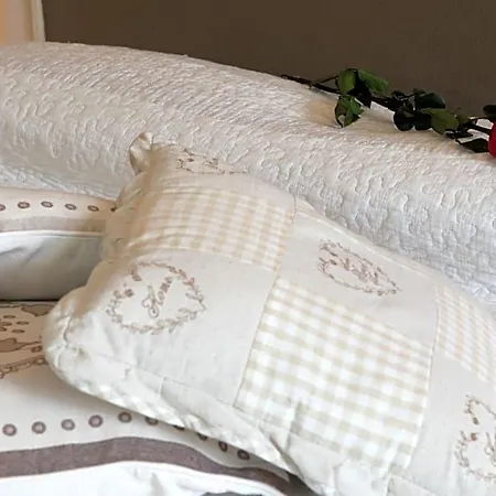 Bed & Breakfast Le Joli Rosier Nus