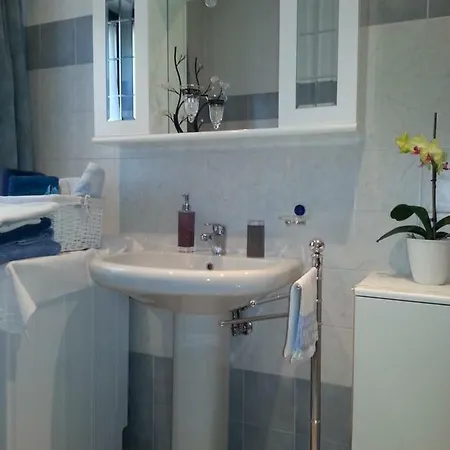 فندق مبيت وإفطار Le Joli Rosier 3*