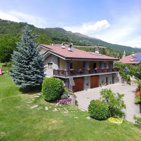 Le Joli Rosier Bed & Breakfast Nus